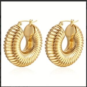 Elegant Gold Hoop Earrings